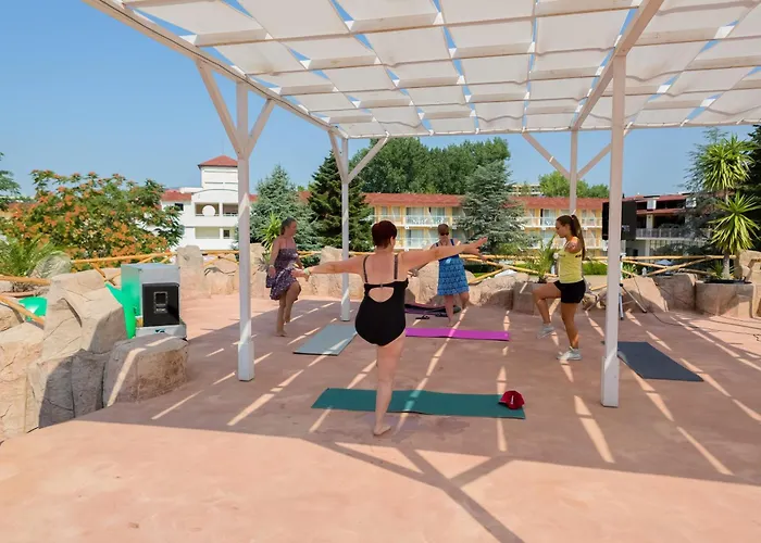 リゾート Evrika Club