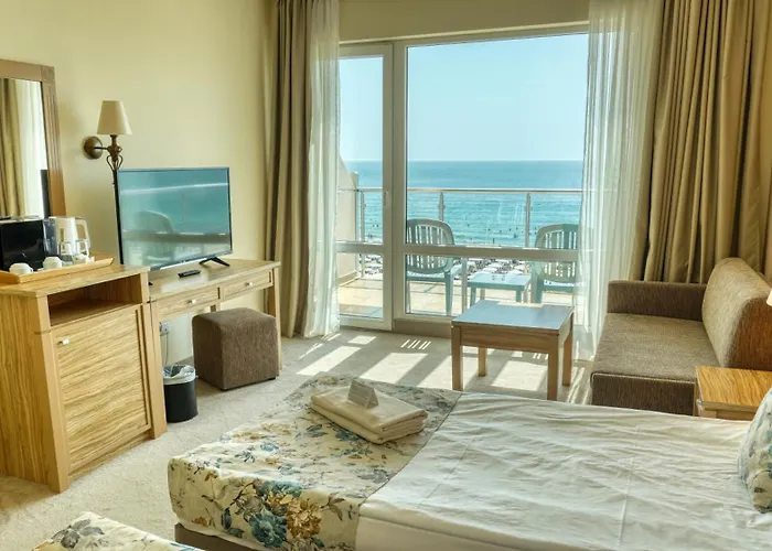 リゾート Evrika Club